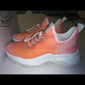 Steve Madden sneaker shoes 7.5